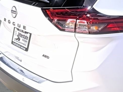 Used 2026 Nissan Rogue SV image 13