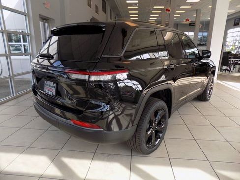 New 2026 Jeep Grand Cherokee Limited w/ Limited Altitude Package RWD image 7