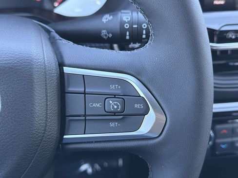 Used 2026 Jeep Compass Latitude AWD/4WD image 9