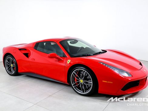 Used 2019 Ferrari 488 Spider RWD image 3