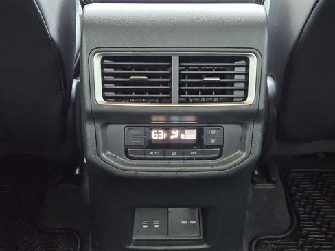Used 2024 Volkswagen Atlas SE w/ Black Wheel Package FWD image 29