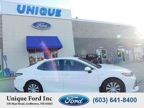 Used 2021 Toyota Camry LE image 2