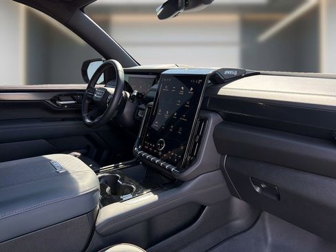 Certified 2025 GMC Yukon AT4 w/ AT4 Premium Package AWD/4WD image 15