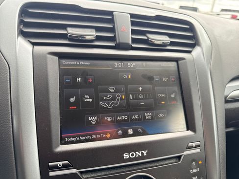 Used 2015 Ford Fusion Titanium FWD image 25