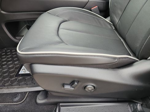 New 2026 Chrysler Pacifica Limited image 18