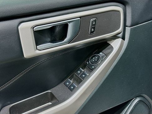 Used 2024 Ford Explorer XLT image 17
