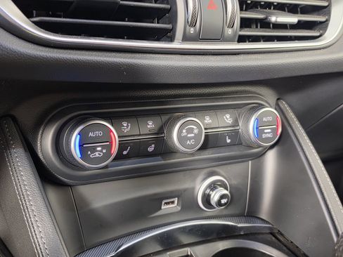 Used 2024 Alfa Romeo Stelvio Veloce AWD/4WD image 33