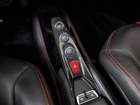 Certified 2020 Ferrari F8 Tributo RWD image 15