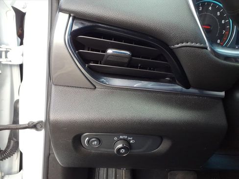 Used 2022 Chevrolet Traverse LT image 30