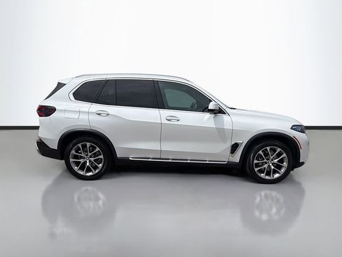 Used 2025 BMW X5 xDrive40i w/ Climate Comfort Package image 3