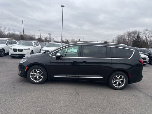 Used 2019 Chrysler Pacifica Limited w/ Advanced Safetytec Group image 4