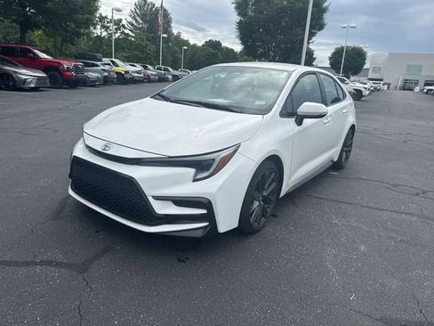Used 2025 Toyota Corolla SE FWD image 9