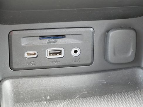 Used 2024 GMC Terrain SLT image 46