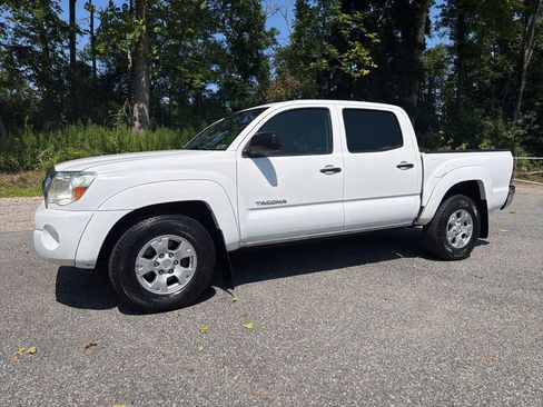 Used 2011 Toyota Tacoma 4x4 Double Cab w/ SR5 Pkg #2 image 3