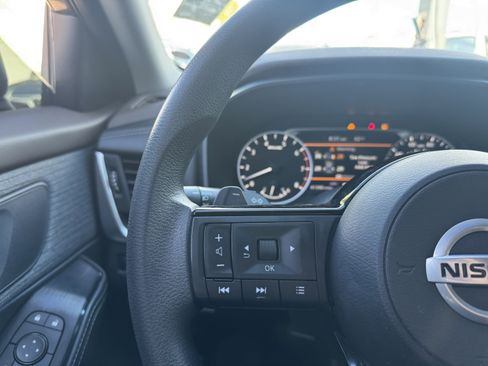 Used 2021 Nissan Rogue S image 22