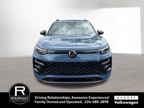 New 2025 Volkswagen Tiguan SE R-Line image 3