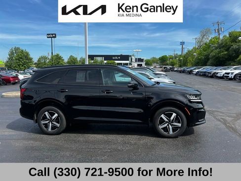 Certified 2023 Kia Sorento S FWD image 7