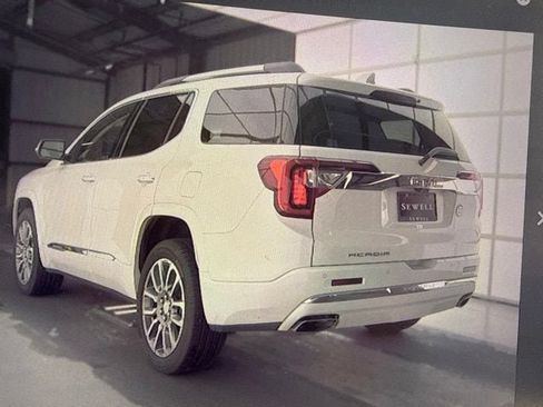 Used 2021 GMC Acadia Denali w/ Denali Technology Package FWD image 4