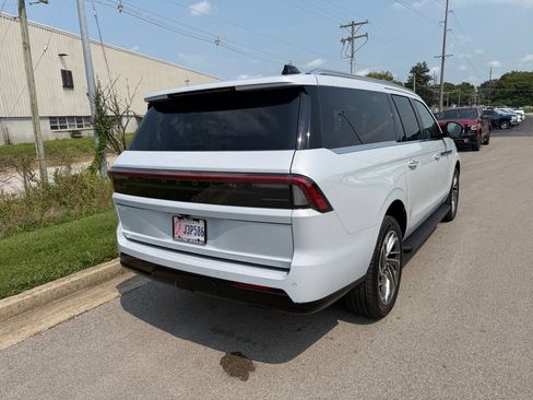 Used 2026 Lincoln Navigator L Premier AWD/4WD image 3
