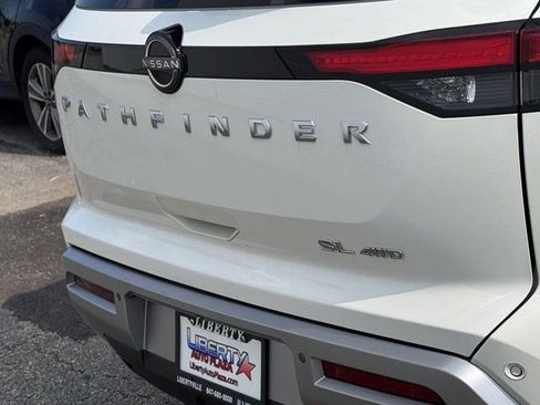 Used 2022 Nissan Pathfinder SL w/ SL Black Package image 27