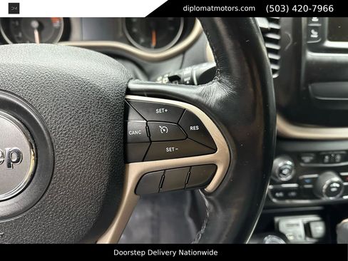 Used 2018 Jeep Cherokee Sport w/ Cold Weather Group AWD/4WD image 30