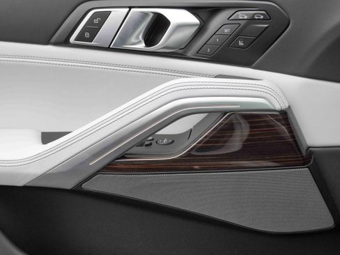 Certified 2025 BMW X6 xDrive40i w/ Climate Comfort Package image 15