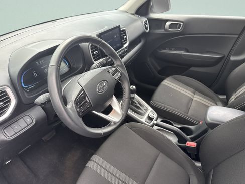 Used 2025 Hyundai Venue SEL FWD image 12