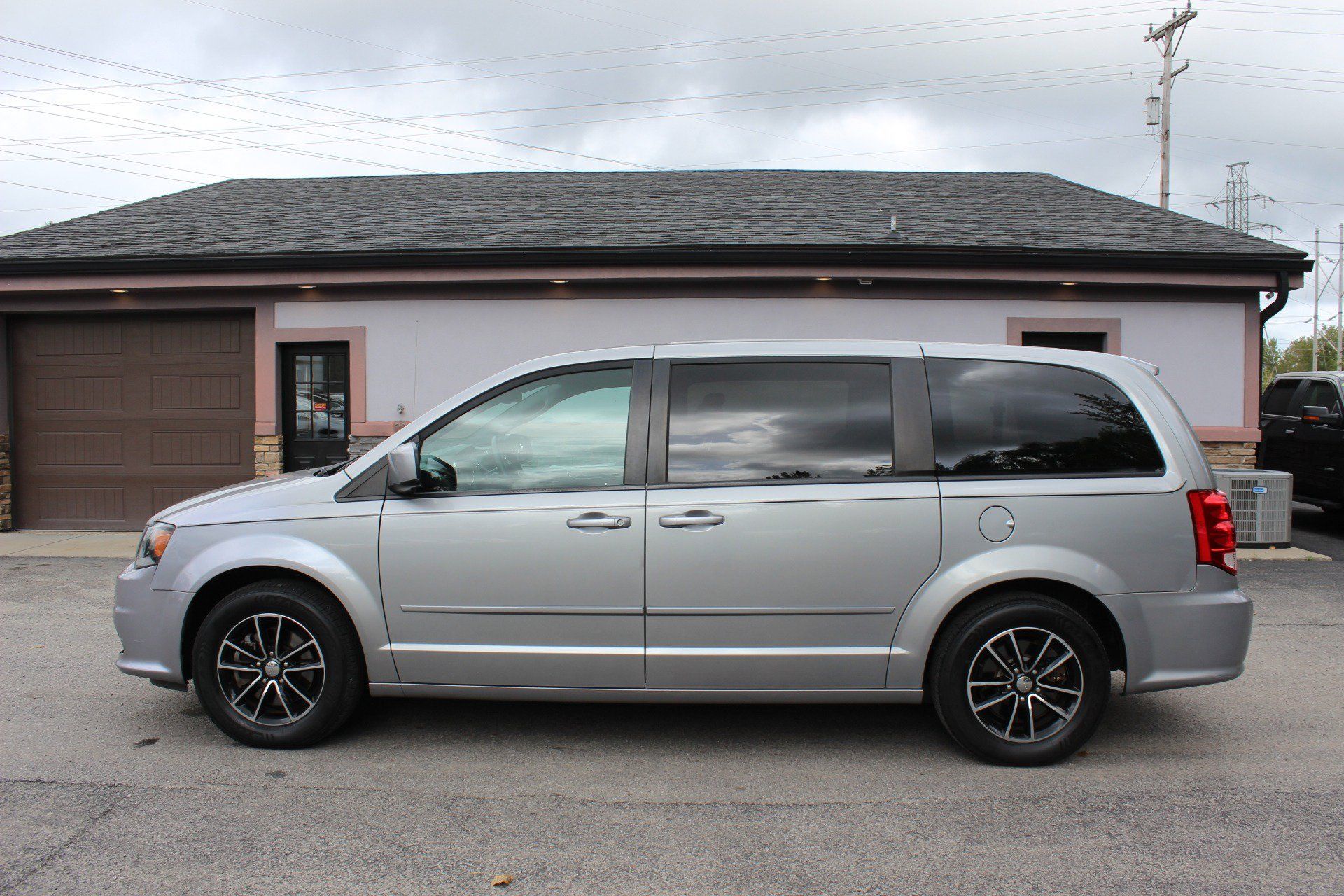 Used 2017 Dodge Grand Caravan SE FWD image 10