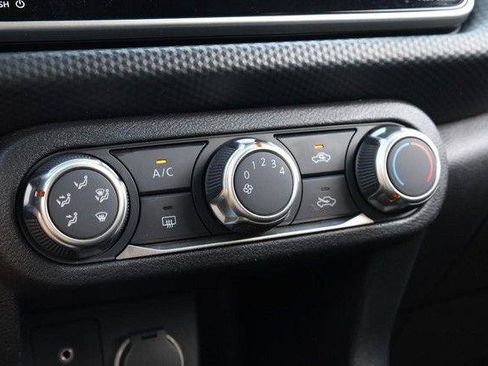 Used 2022 Nissan Kicks S FWD image 13