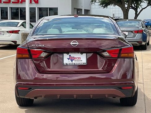 Used 2025 Nissan Altima 2.5 SV FWD image 5