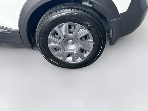 Used 2025 Nissan Kicks S FWD image 11