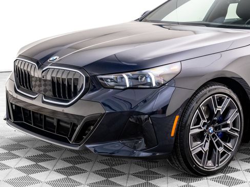 Certified 2026 BMW 530i xDrive w/ M Sport Package AWD/4WD image 36