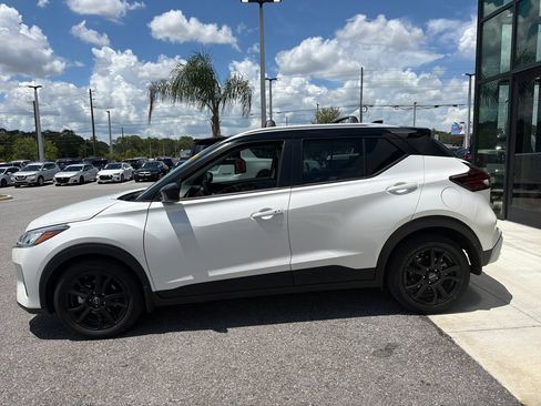 Used 2024 Nissan Kicks SV w/ Exterior Package FWD image 9
