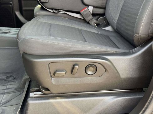 Used 2024 Chevrolet Silverado 2500 Custom w/ Custom Value Package image 19