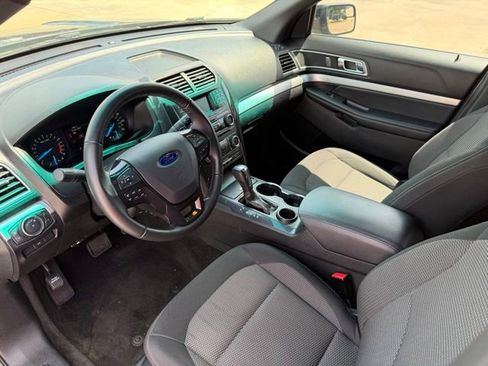 Used 2017 Ford Explorer XLT FWD image 12