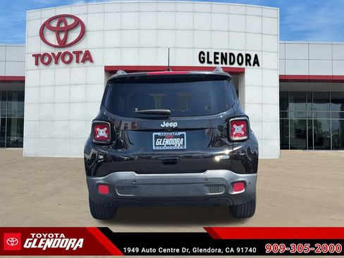 Used 2018 Jeep Renegade Latitude w/ UConnect 8.4 Nav Group FWD image 9