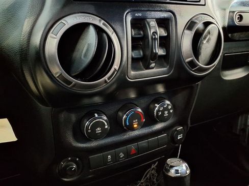 Used 2018 Jeep Wrangler Unlimited Sport S image 8