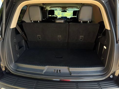 Used 2023 Ford Expedition XLT AWD/4WD image 31