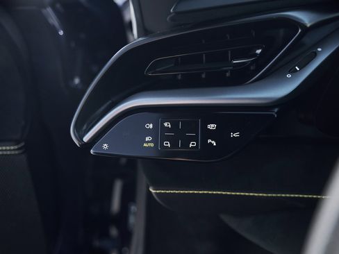 Used 2023 Ferrari SF90 Stradale image 40