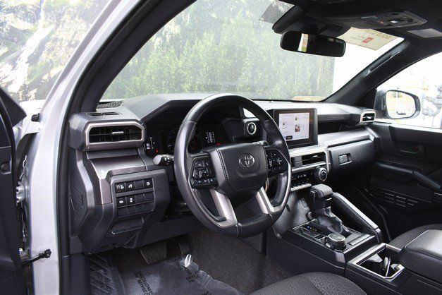 Used 2025 Toyota 4Runner SR5 AWD/4WD image 14