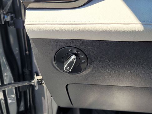 Certified 2025 Volkswagen Taos S FWD image 31