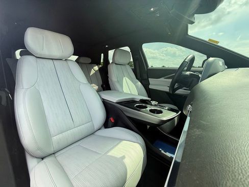 Certified 2024 Cadillac Lyriq Sport w/ LPO, Floor Liner Package AWD/4WD image 32