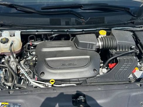 Used 2024 Chrysler Pacifica Touring-L FWD image 50