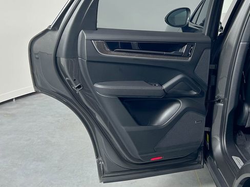 Certified 2024 Porsche Cayenne S AWD/4WD image 28