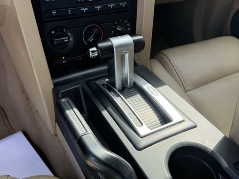 Used 2008 Ford Mustang Convertible image 22