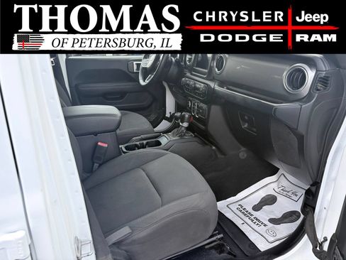 Used 2019 Jeep Wrangler Unlimited Sahara AWD/4WD image 8