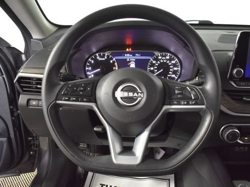 Used 2025 Nissan Altima 2.5 SV FWD image 15