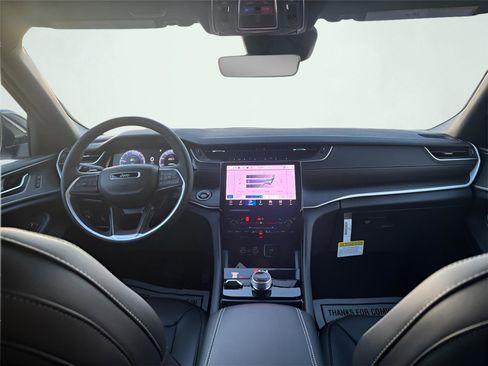 New 2025 Jeep Grand Cherokee Limited image 19