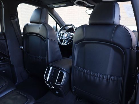 Used 2016 Porsche Cayenne AWD/4WD image 27