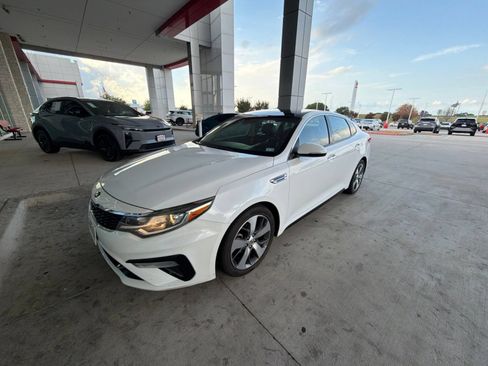Used 2019 Kia Optima S w/ S Panoramic Sunroof Package FWD image 1